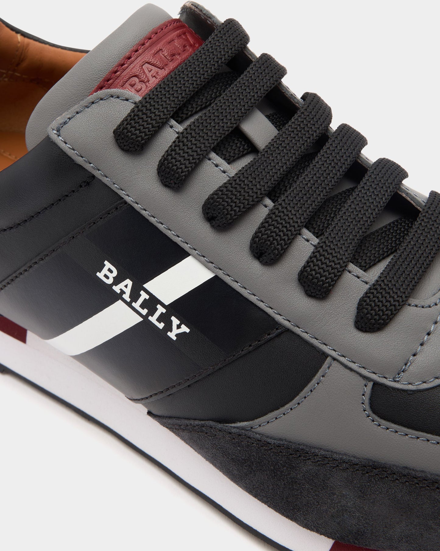 Sneaker in Black Leather