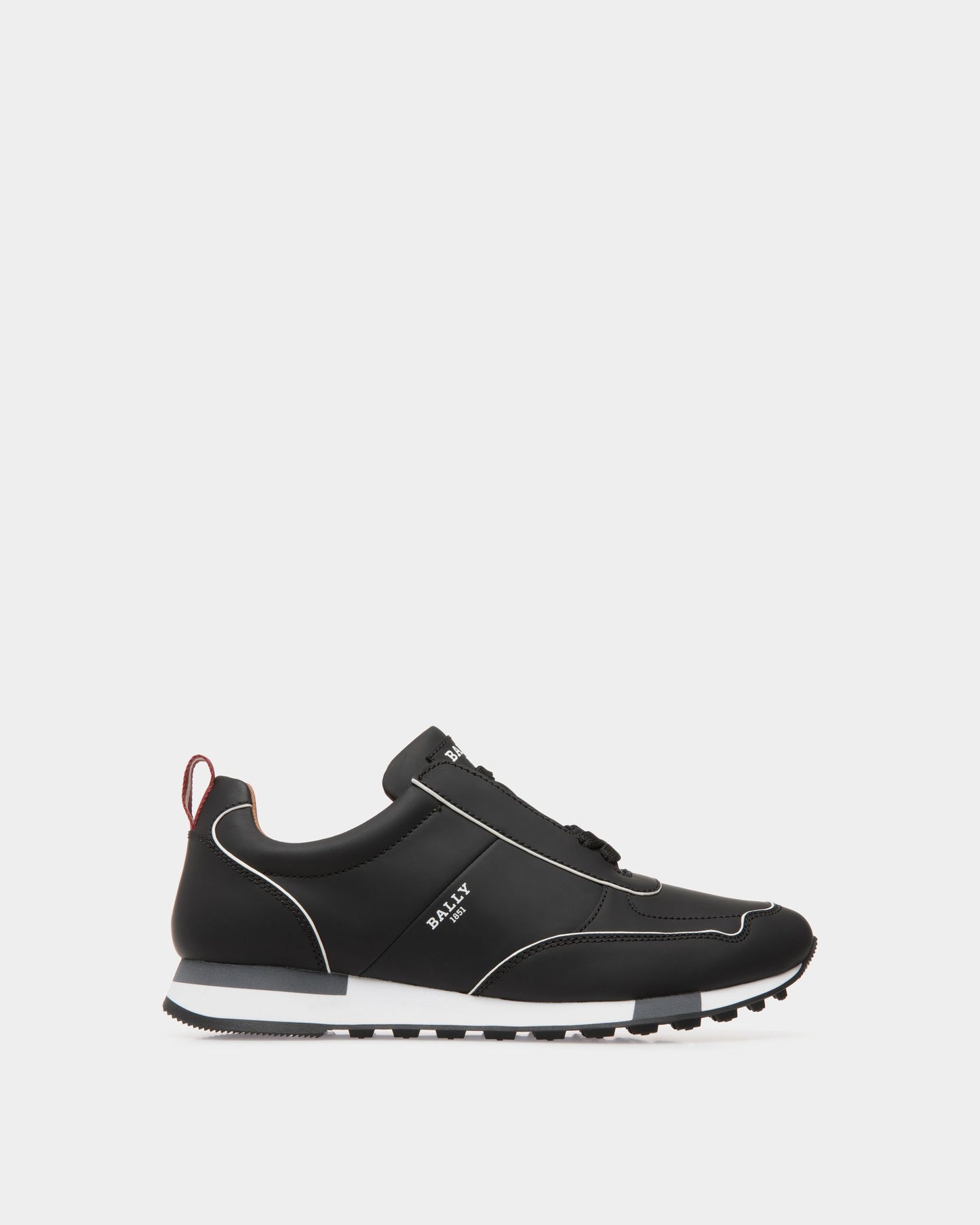 Sneaker in Black Leather