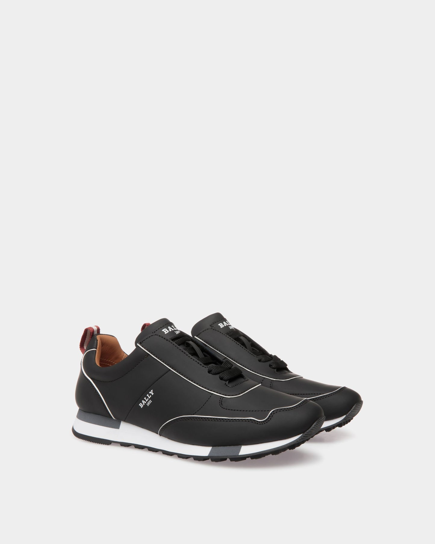 Sneaker in Black Leather