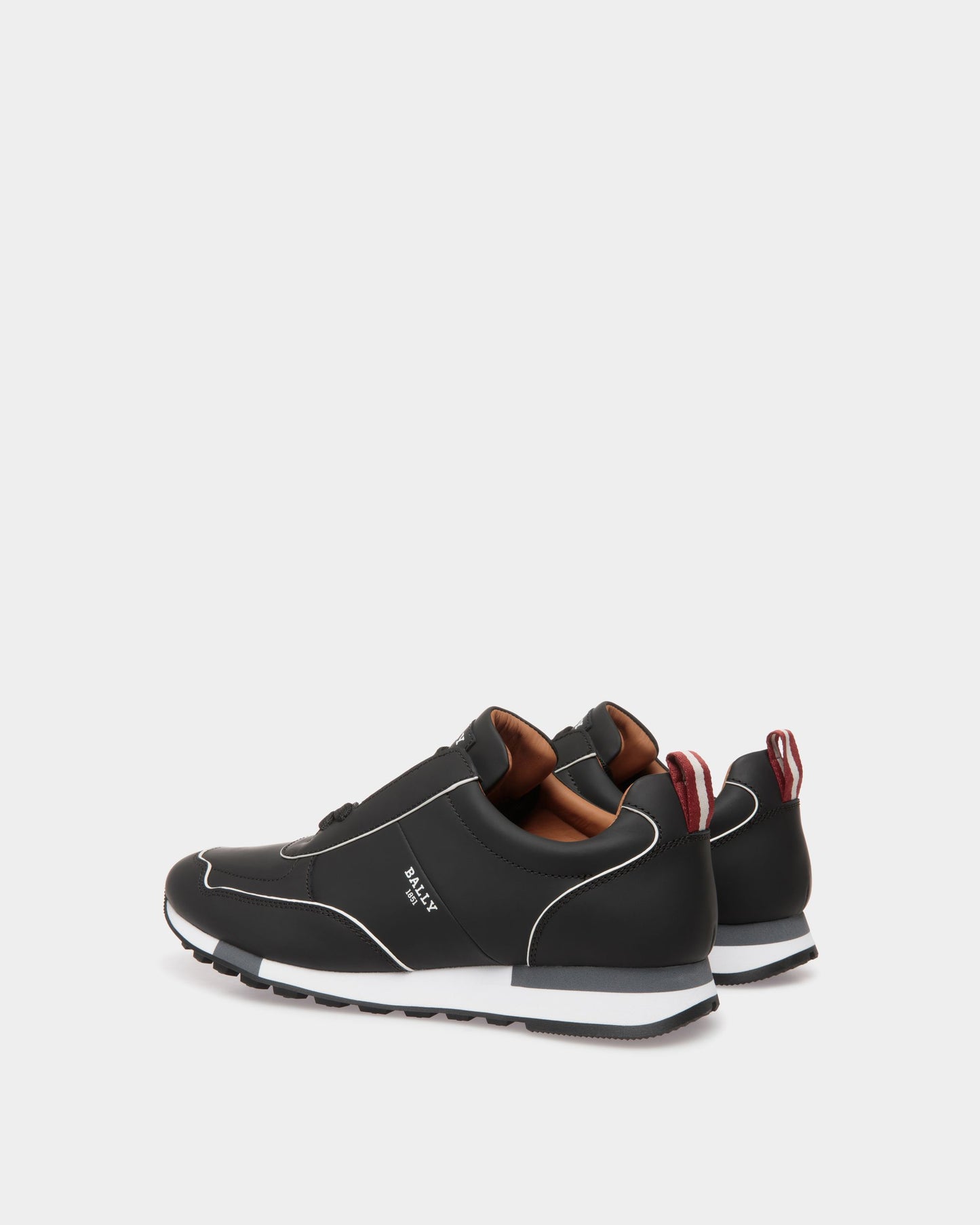 Sneaker in Black Leather