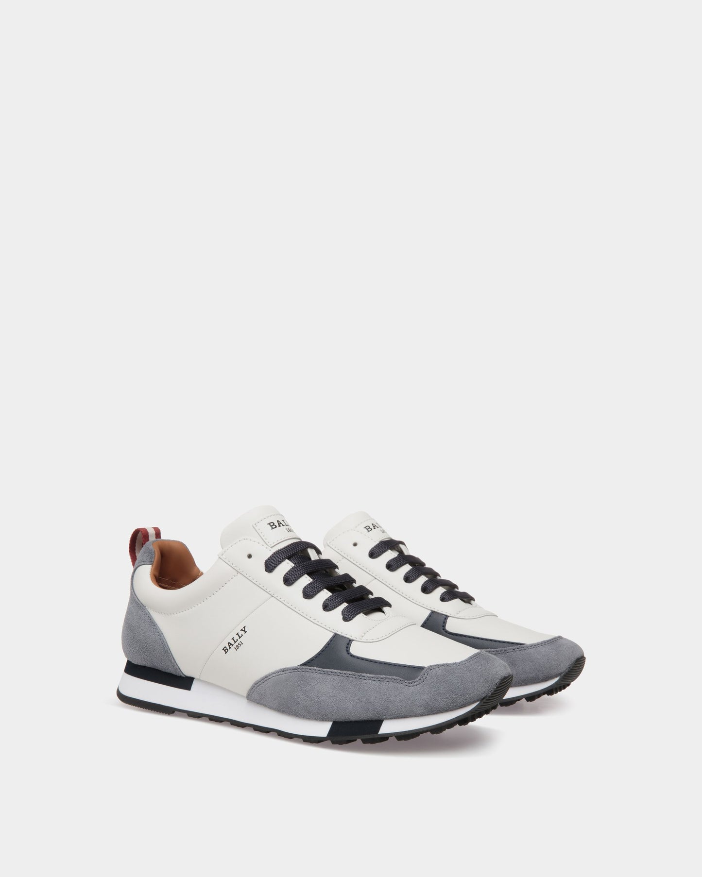 Sneaker in White Leather