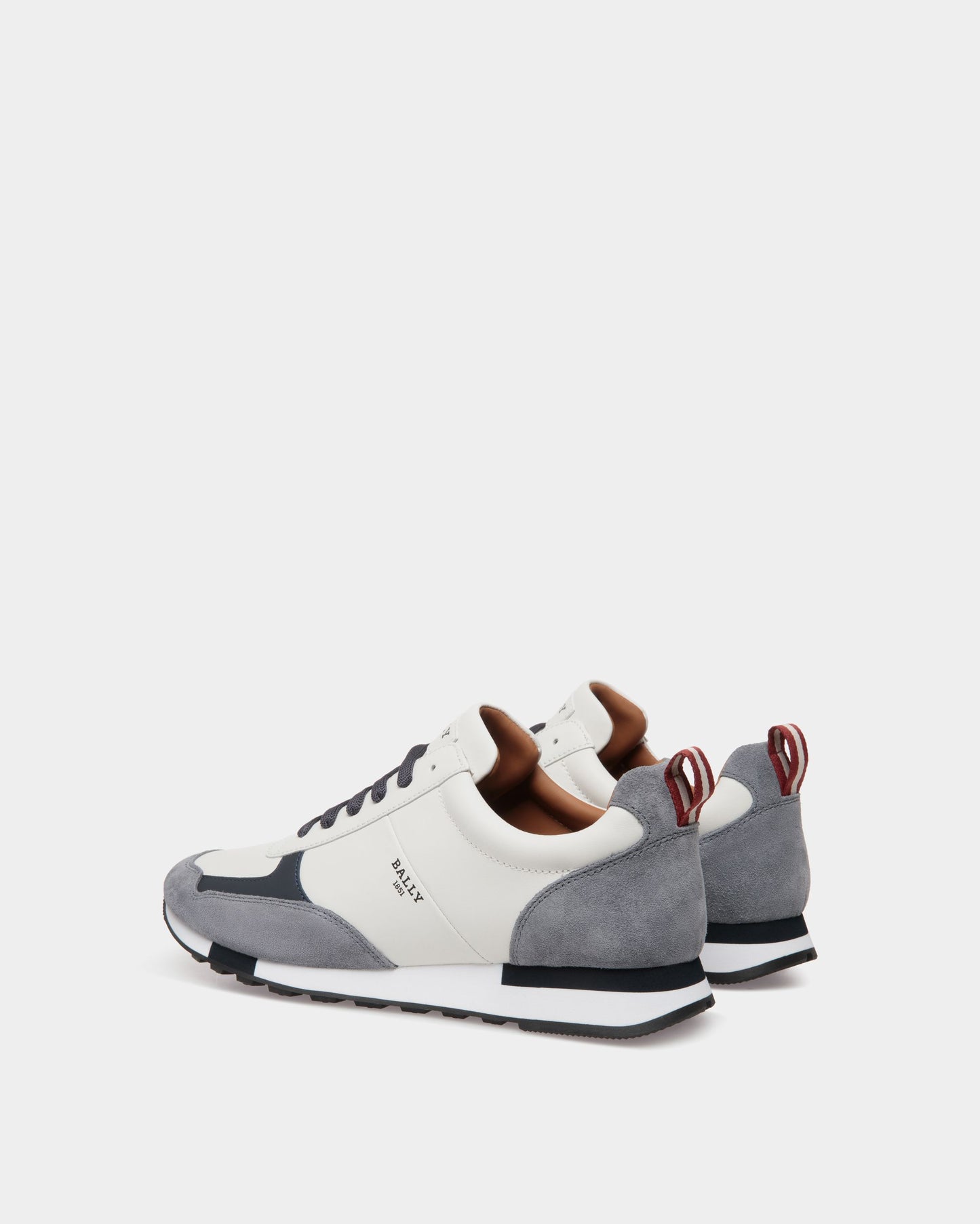Sneaker in White Leather