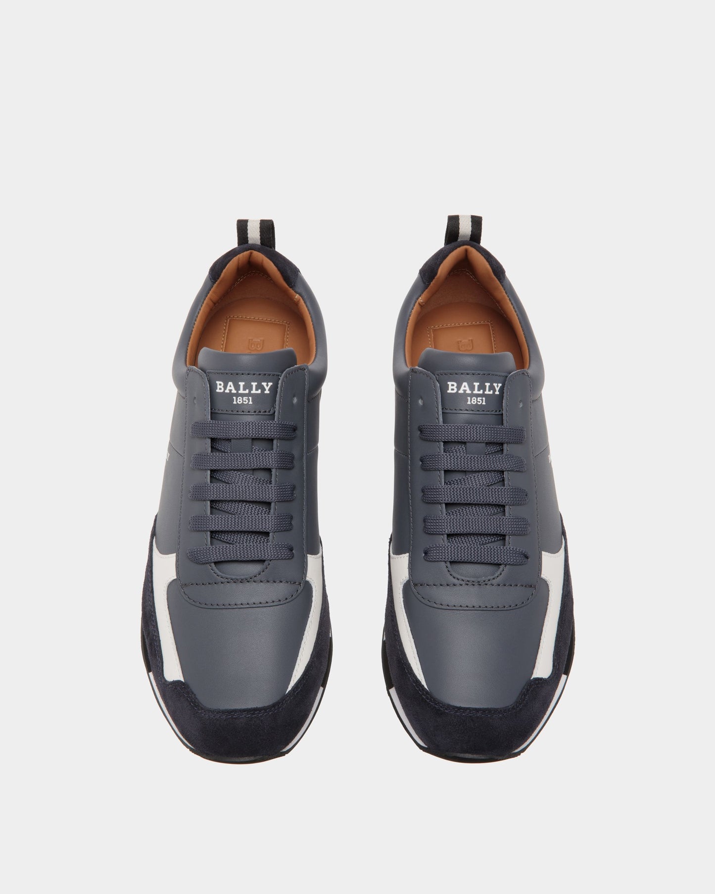 Sneaker In Grey Leather