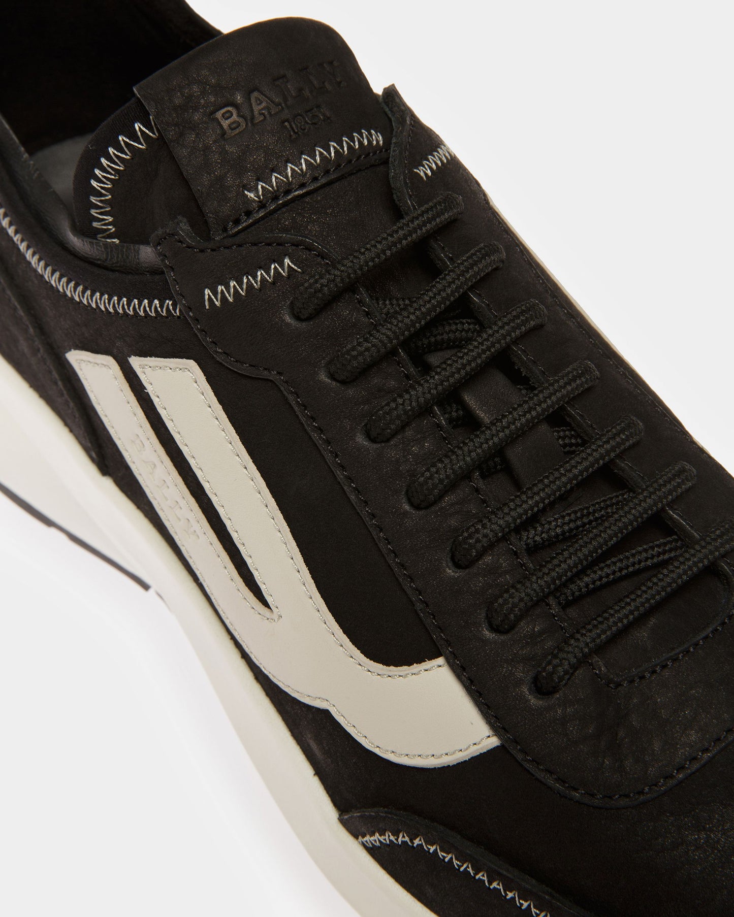 Darys Leather Sneakers In Black And Dusty White