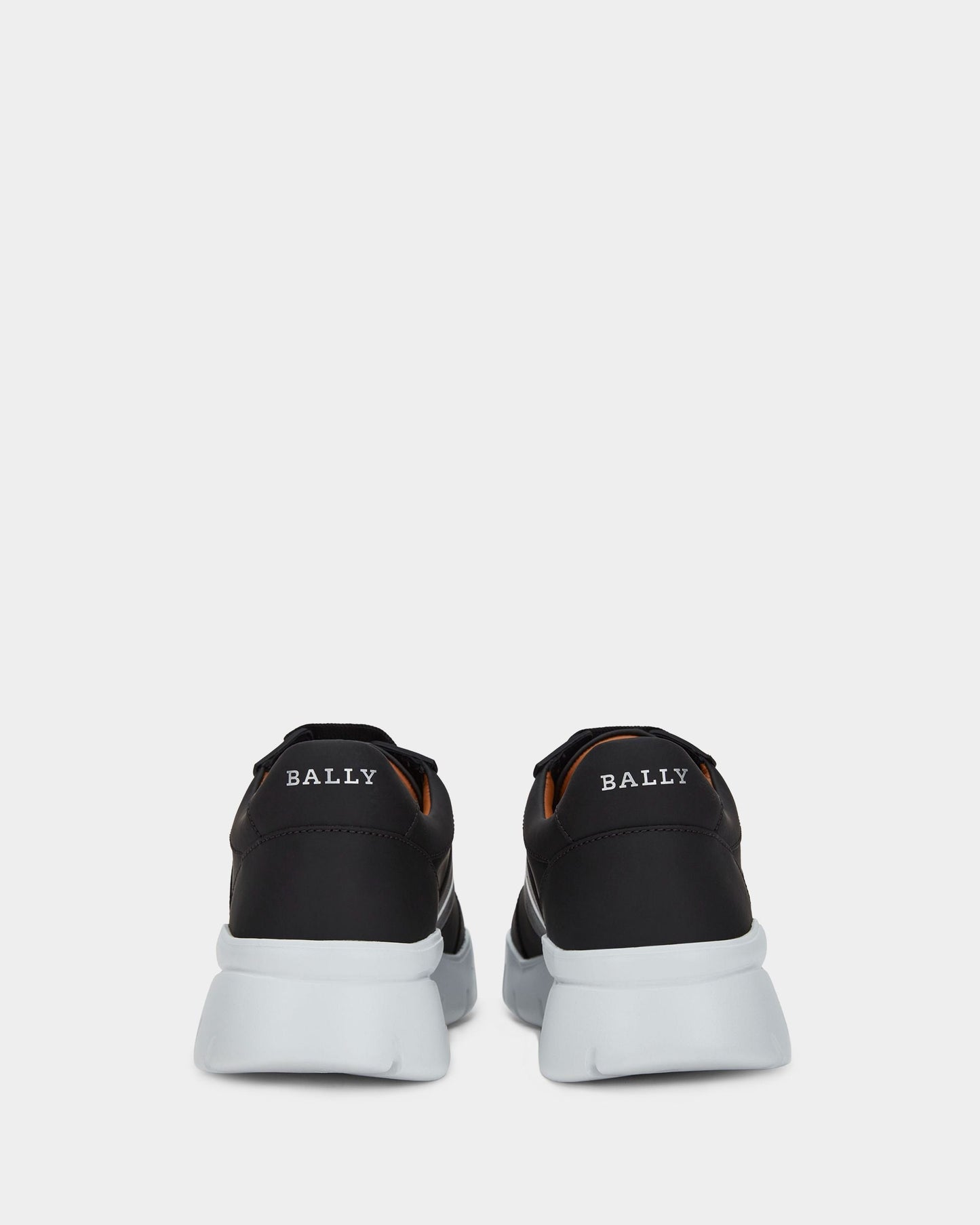 Sneaker in Black Leather