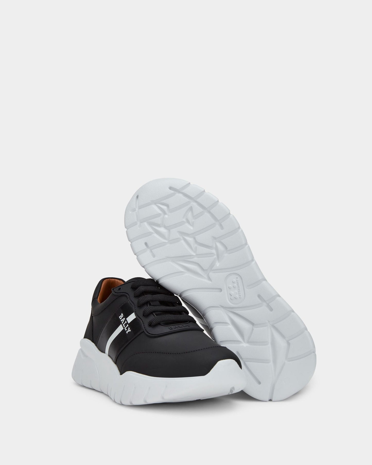 Sneaker in Black Leather