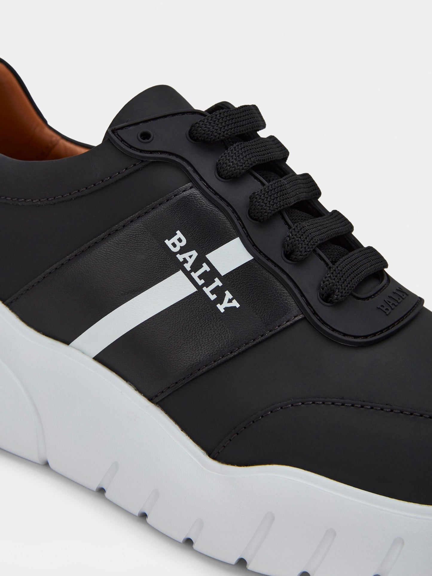 Sneaker in Black Leather