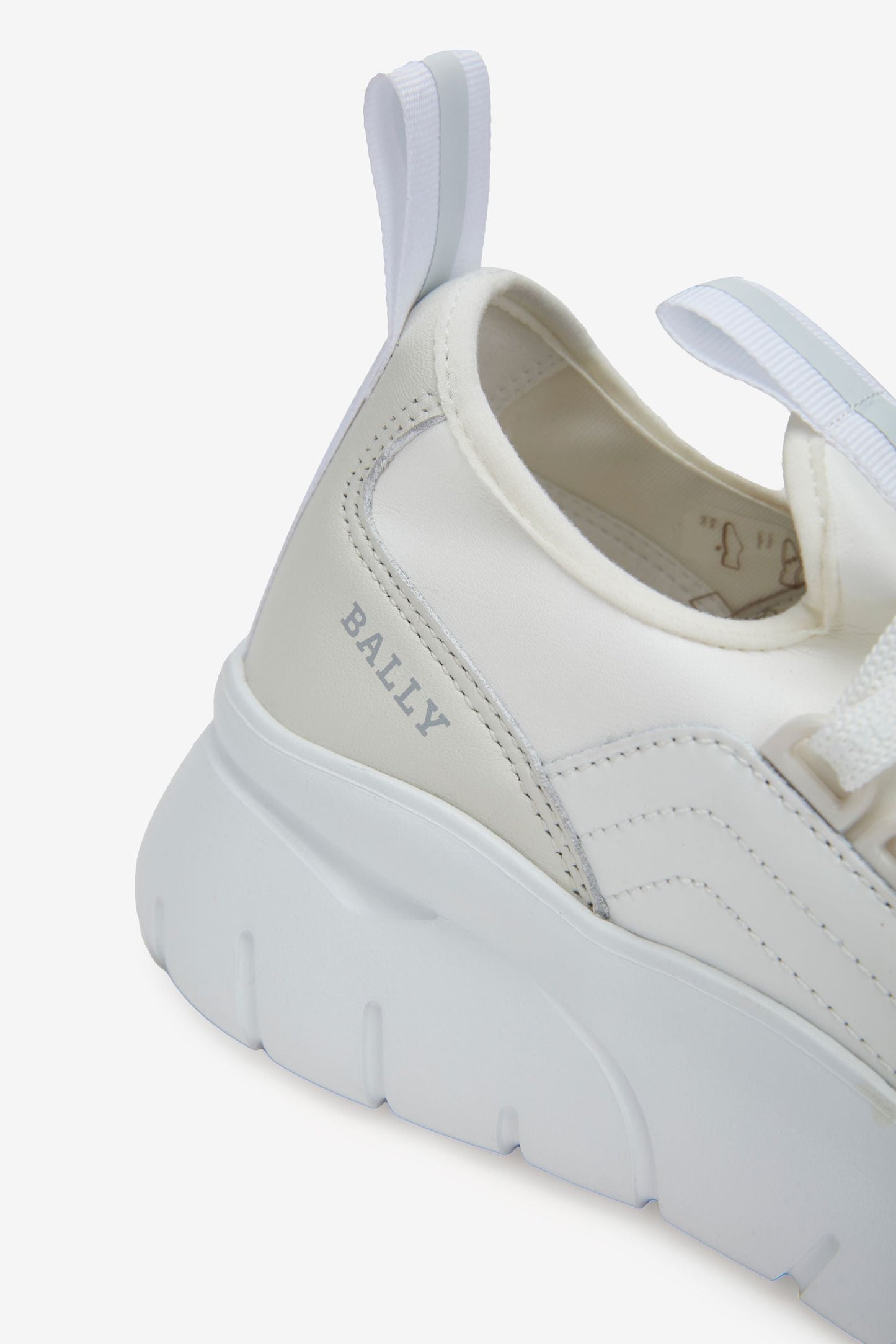 Sneaker in White Leather
