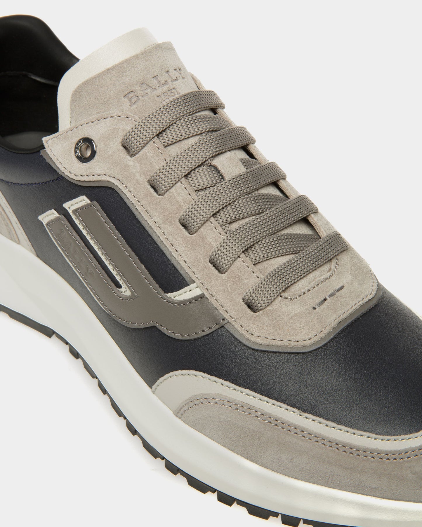 Demmy Leather Sneakers In Grey