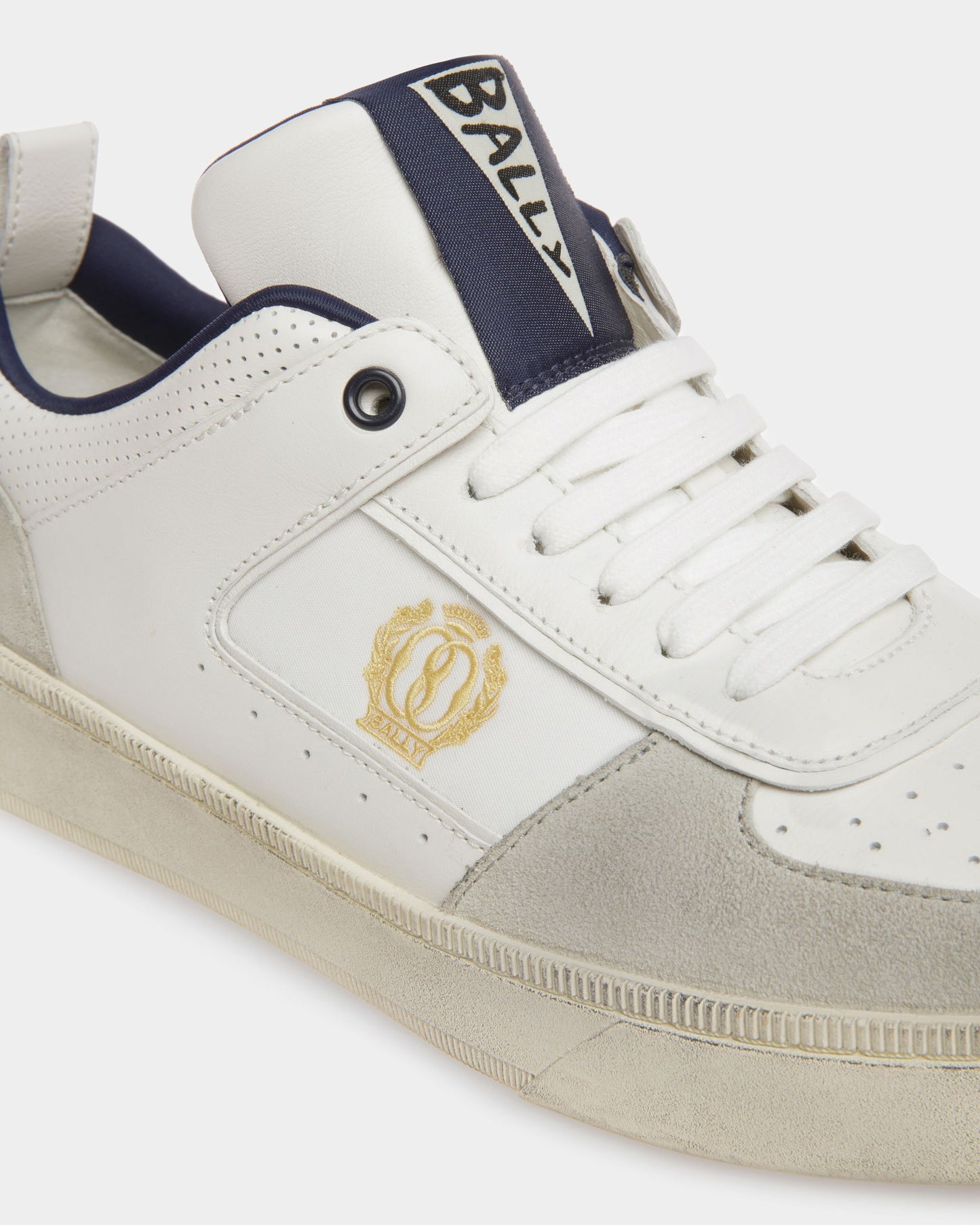 Riweira | Men's Sneakers | Dusty White And Midnight Leather And Fabric | Bally | Still Life Detail