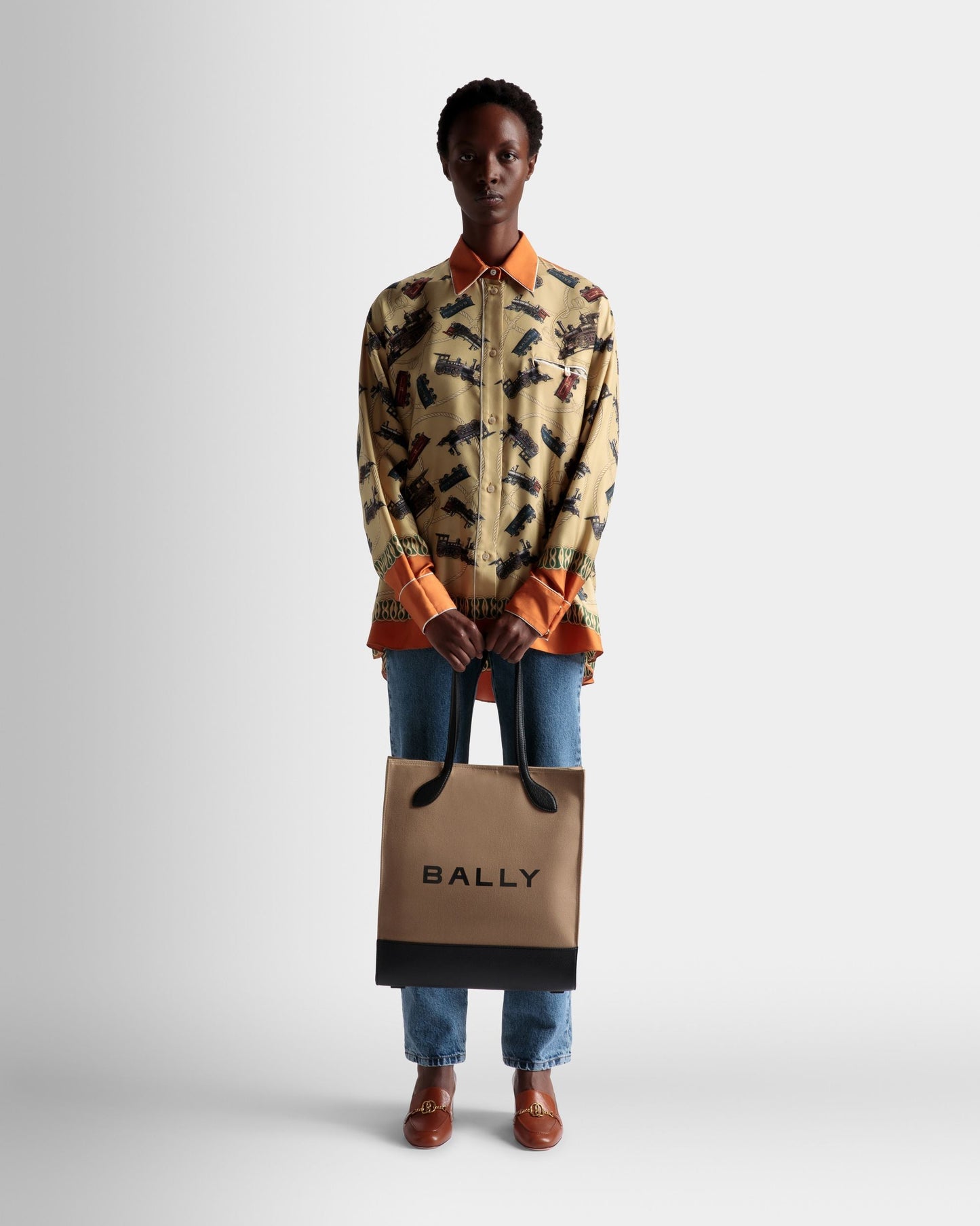 Bar Keep On | Women's Tote Bag | Sand And Black Fabric | Bally | On Model Front