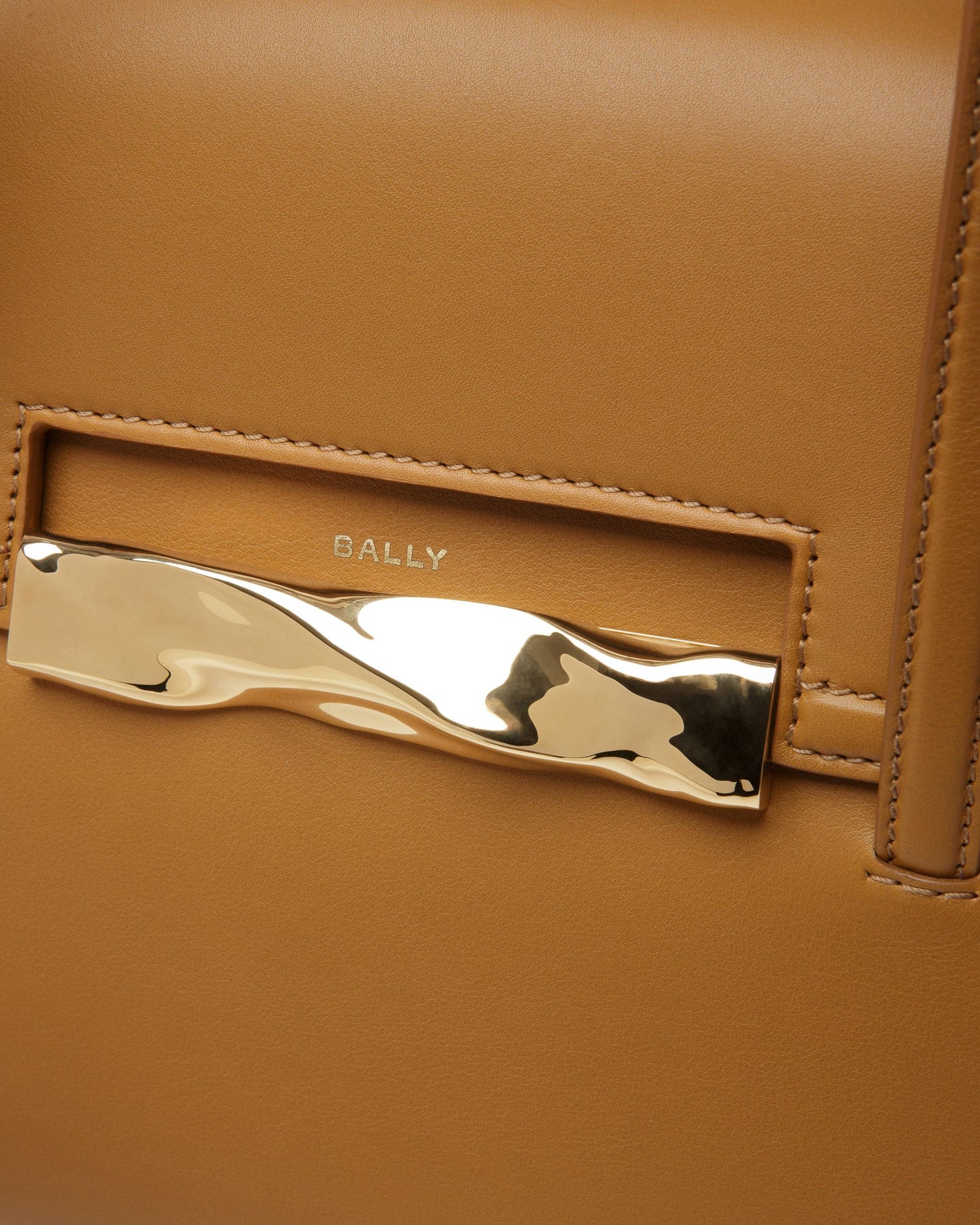 Baroque Fold | Women's Shoulder Bag | Desert Leather | Bally | Still Life Detail
