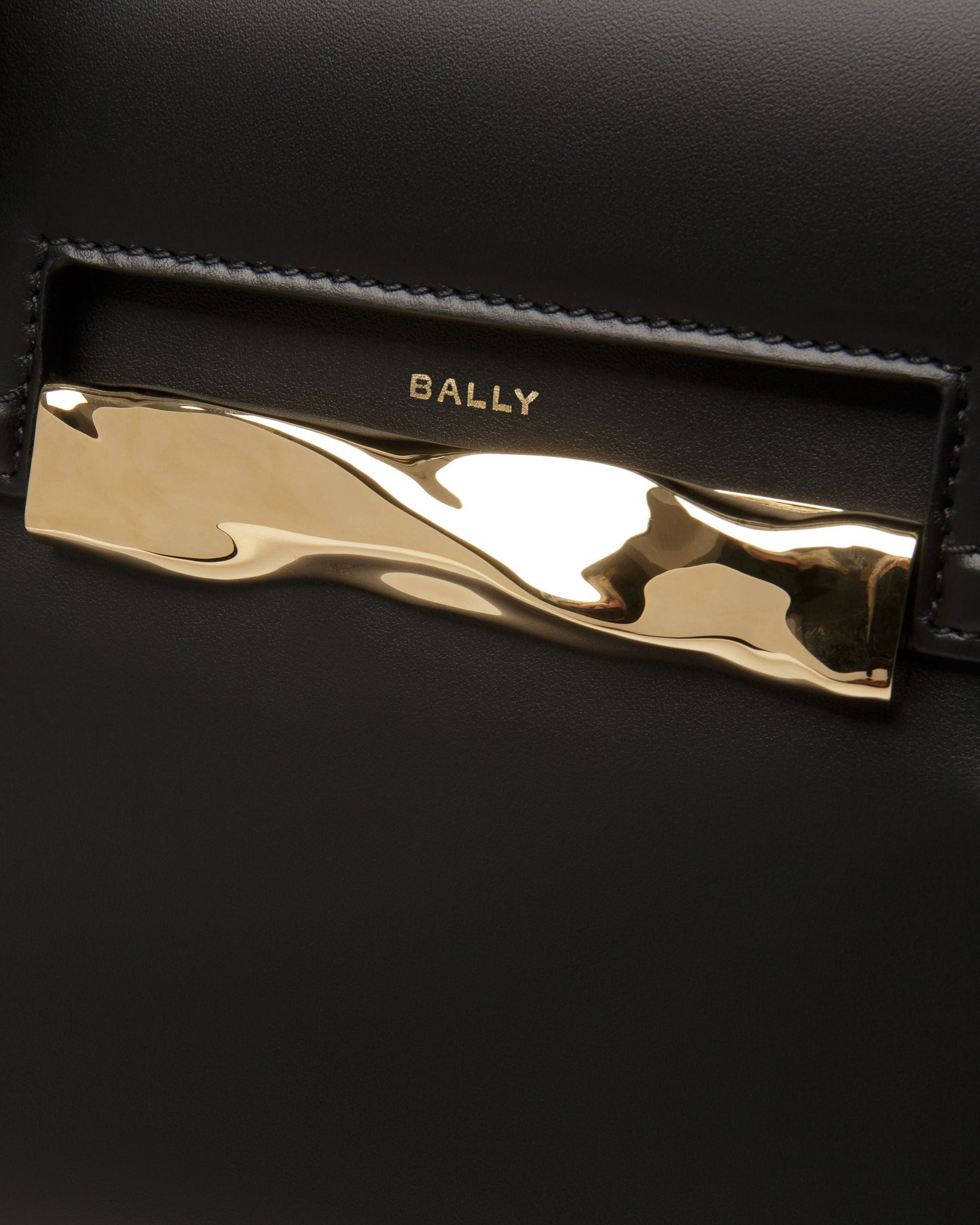 Baroque Fold | Women's Shoulder Bag | Black Leather | Bally | Still Life Detail