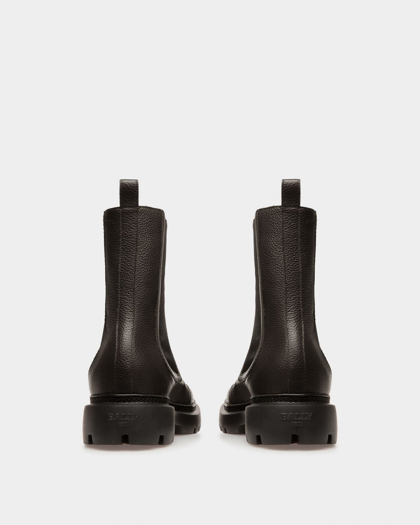 Ginny Flat Leather Boots In Black