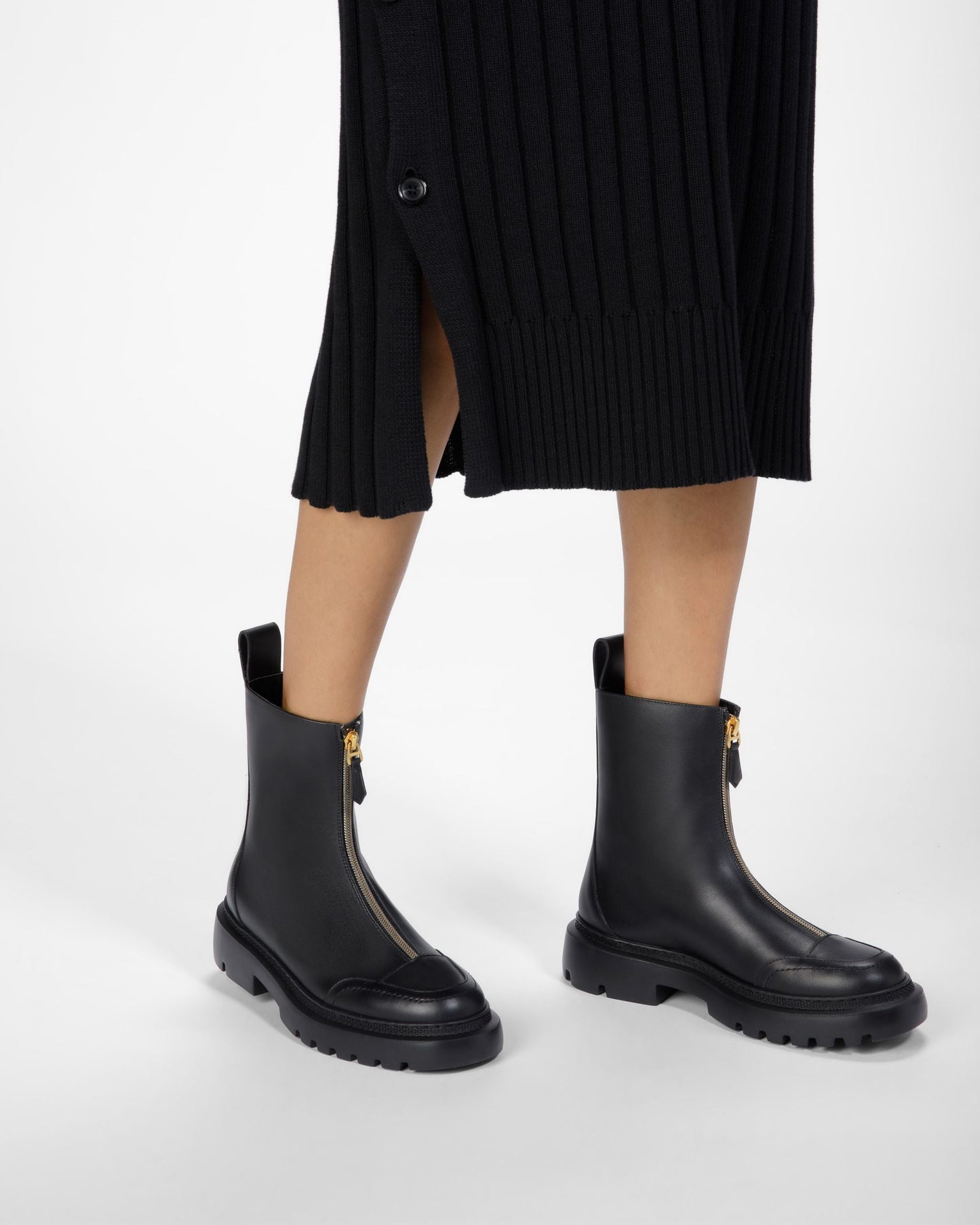 Giuli Leather Booties In Black