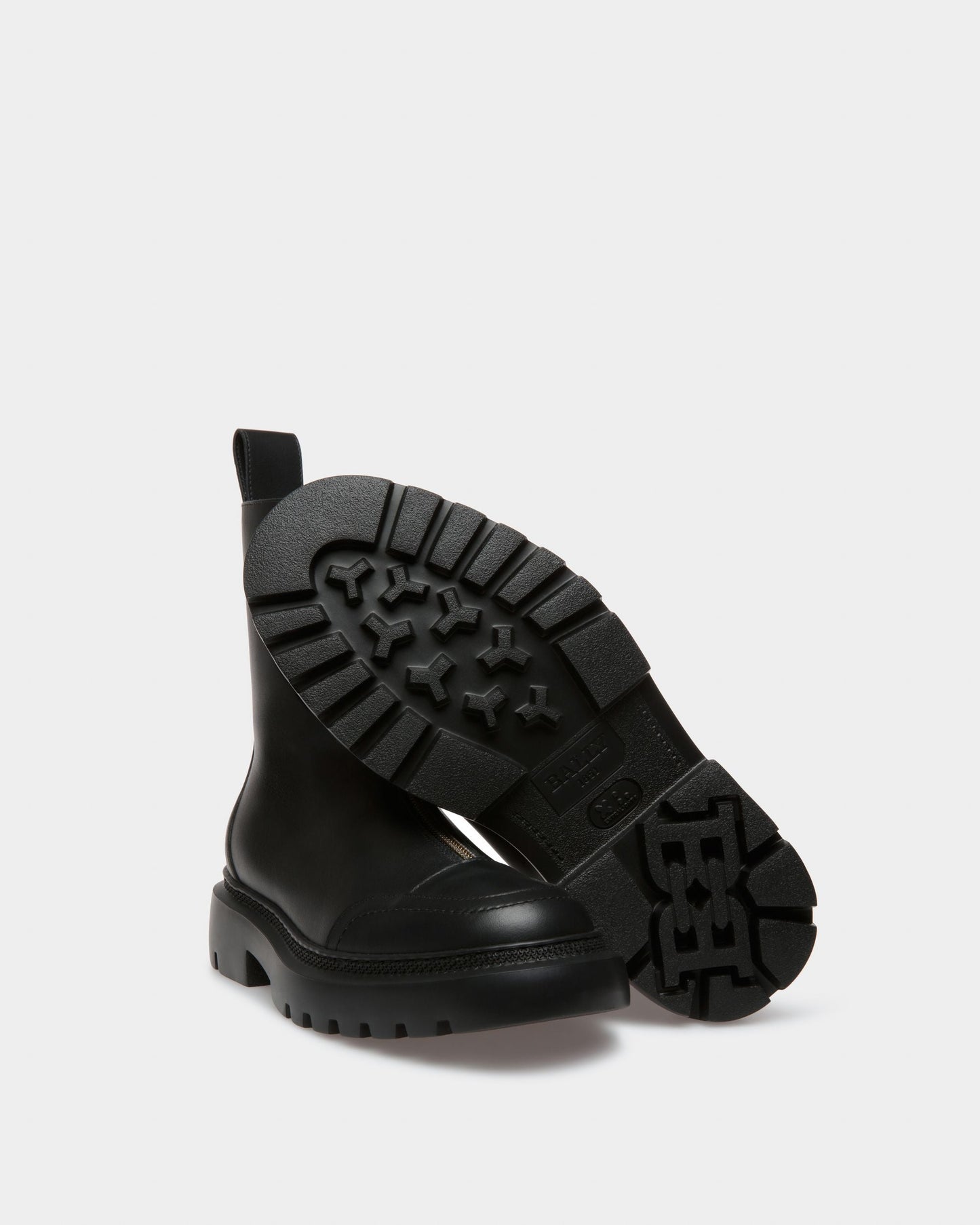 Giuli Leather Booties In Black