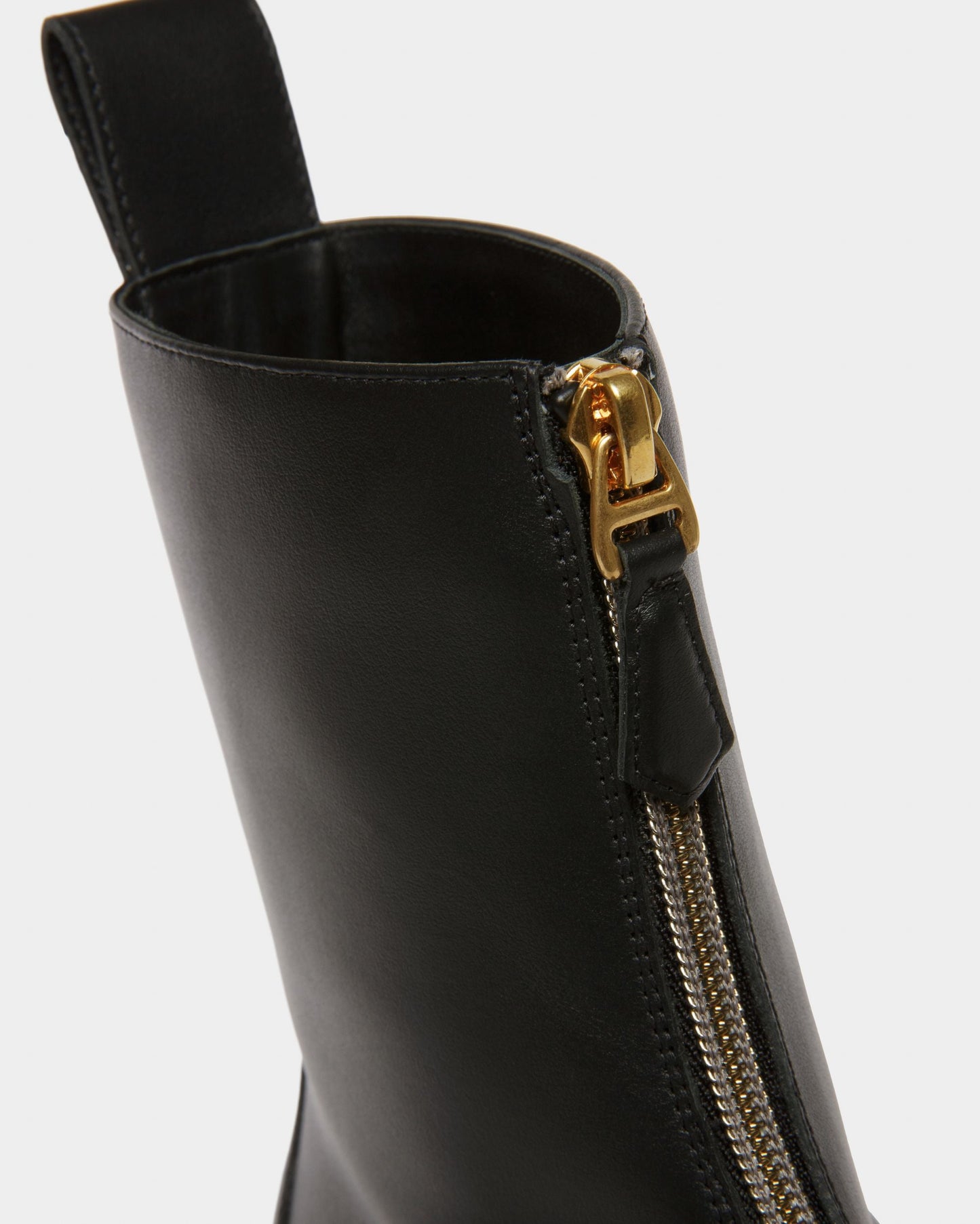 Giuli Leather Booties In Black