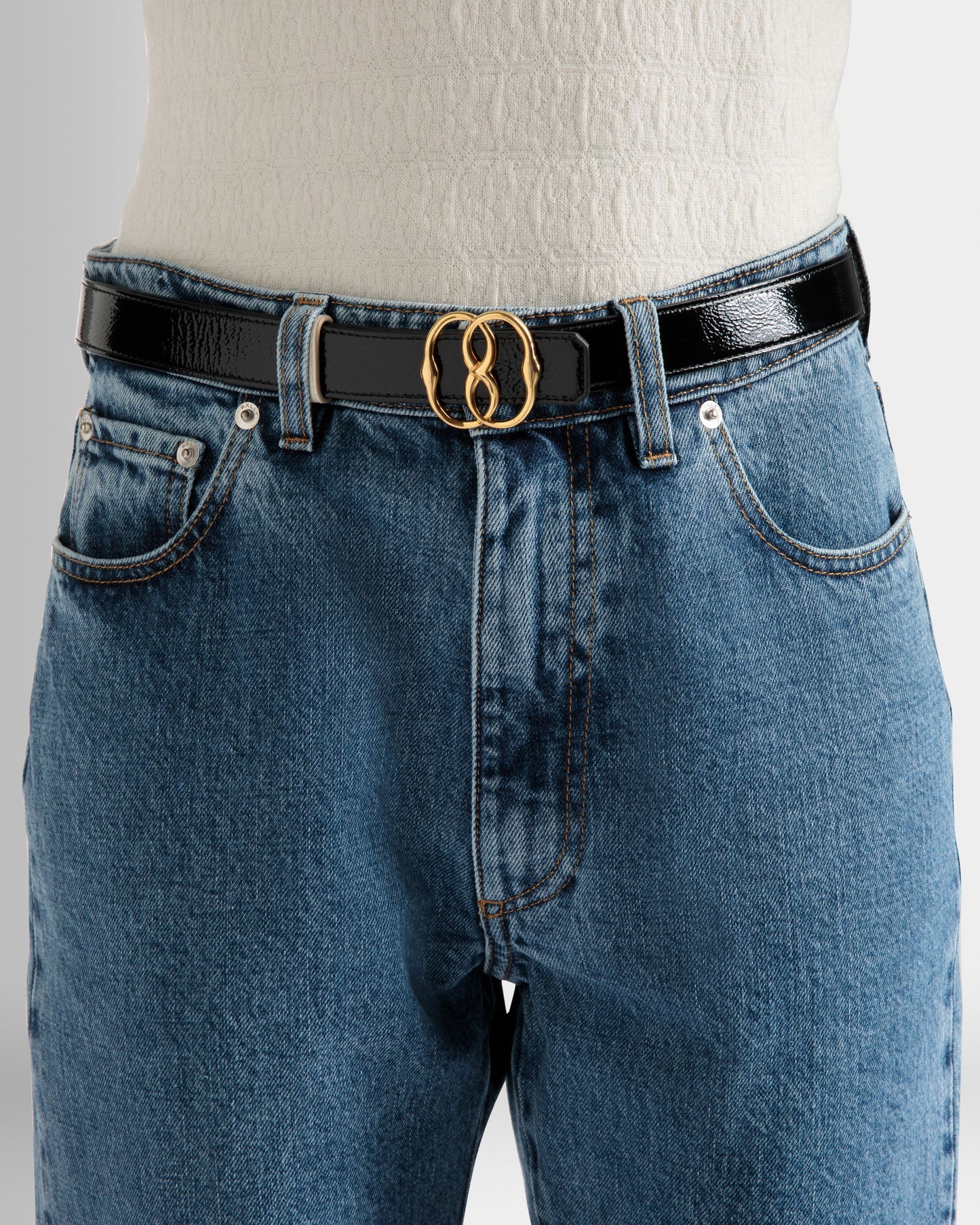 Emblem 25 | Women's Fixed And Reversible Belt | Black Leather | Bally | On Model Front