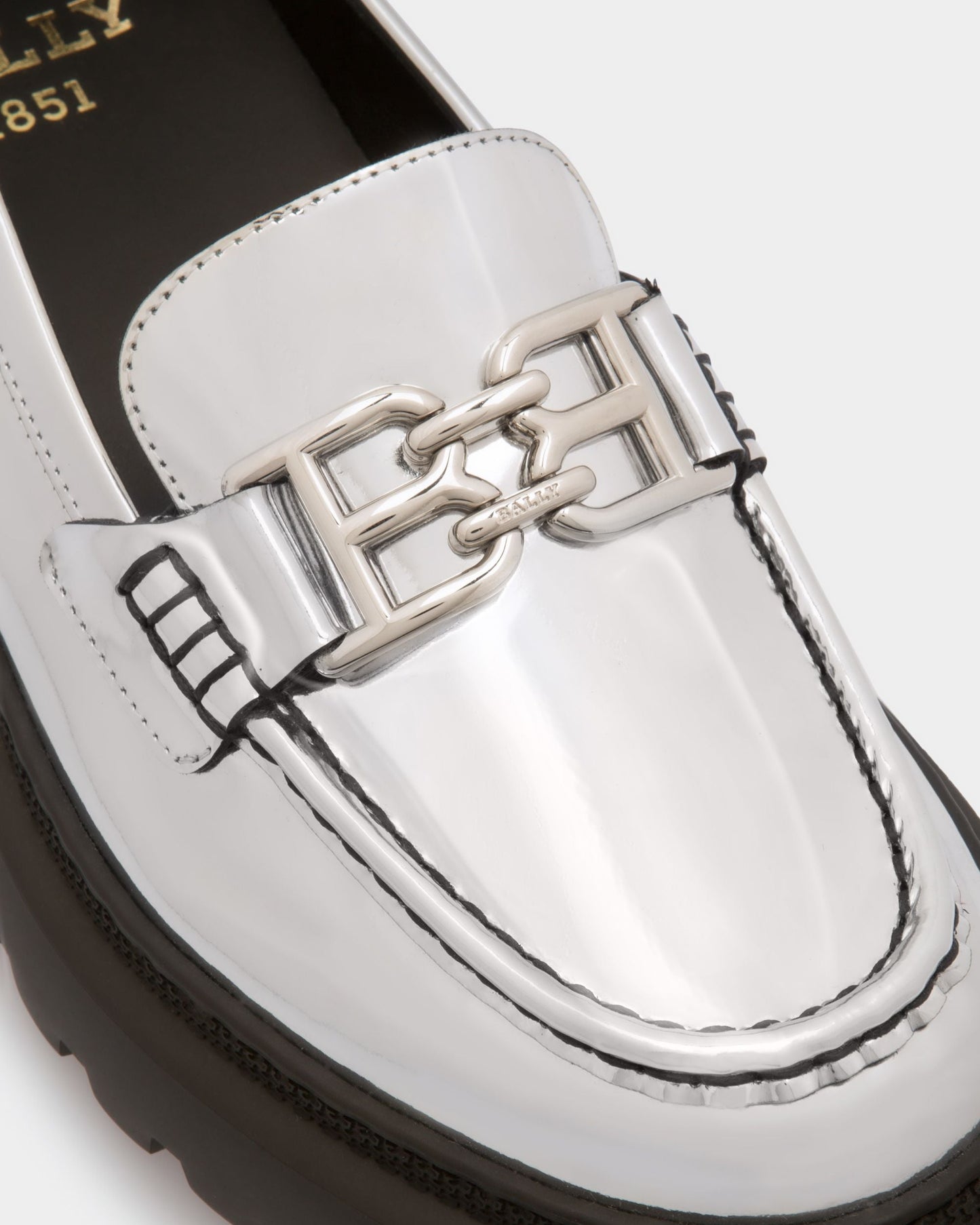 Gioia Flat Leather Moccasins In Silver