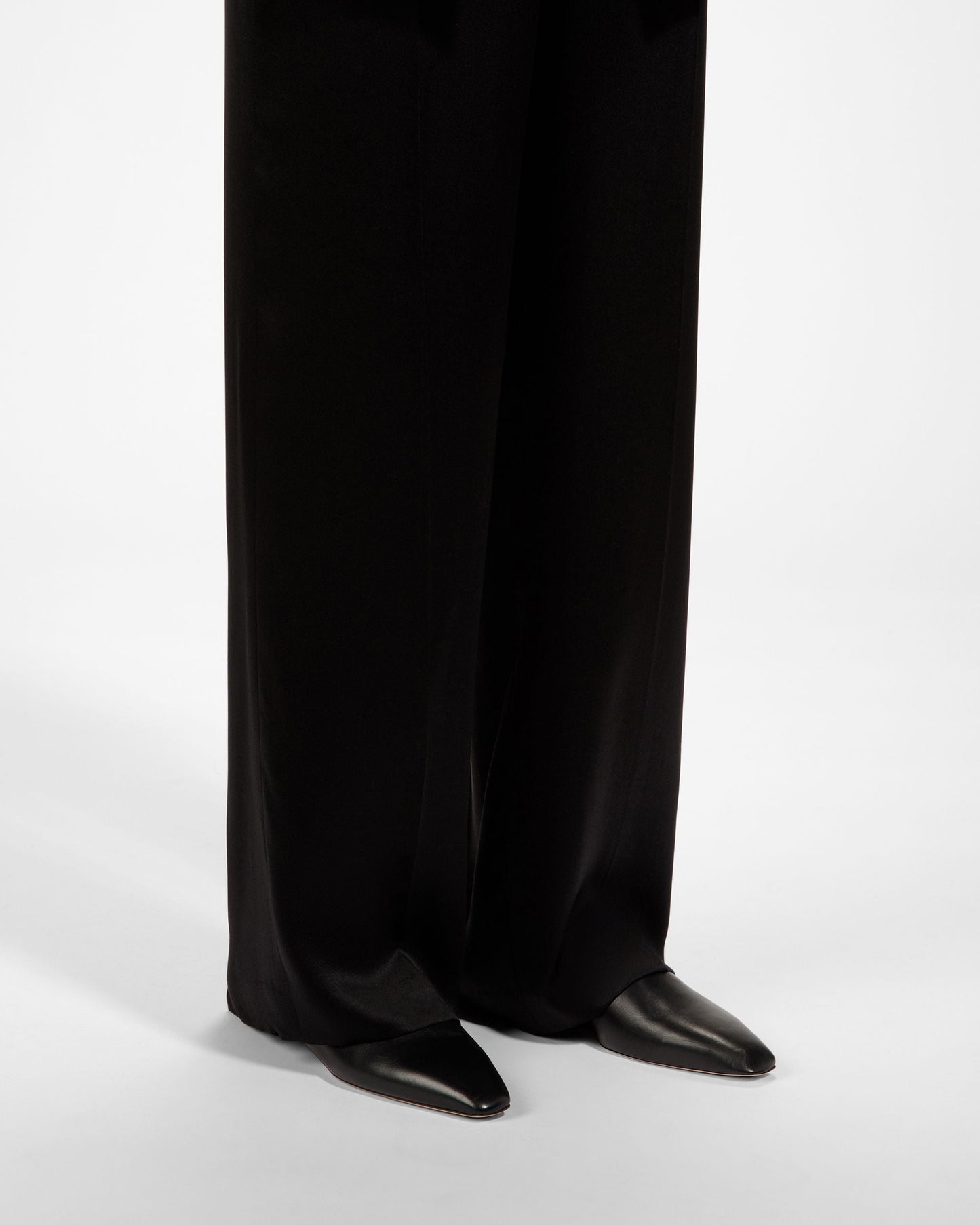 Nara Leather Flat Pumps In Black