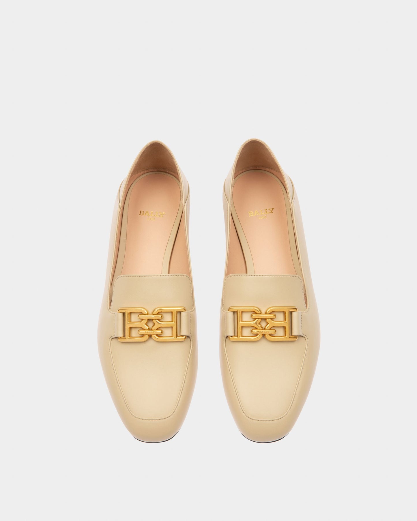 Ellah Flat Leather Loafers In Beige