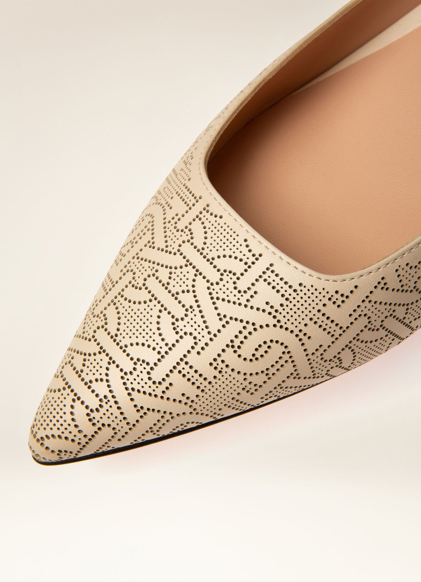 B-Chain Flat in White Leather