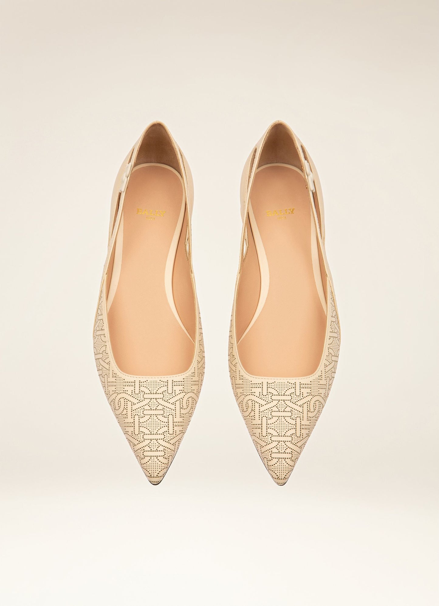 B-Chain Flat in White Leather
