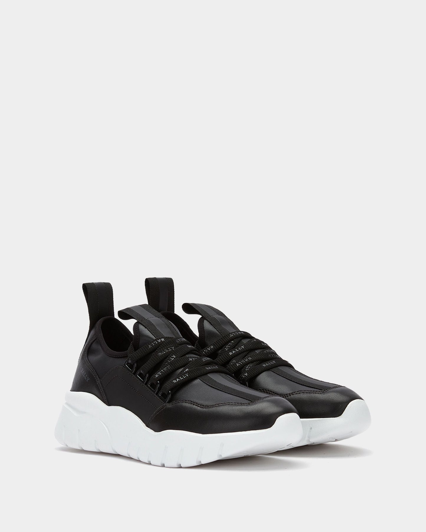 Sneaker in Black Leather
