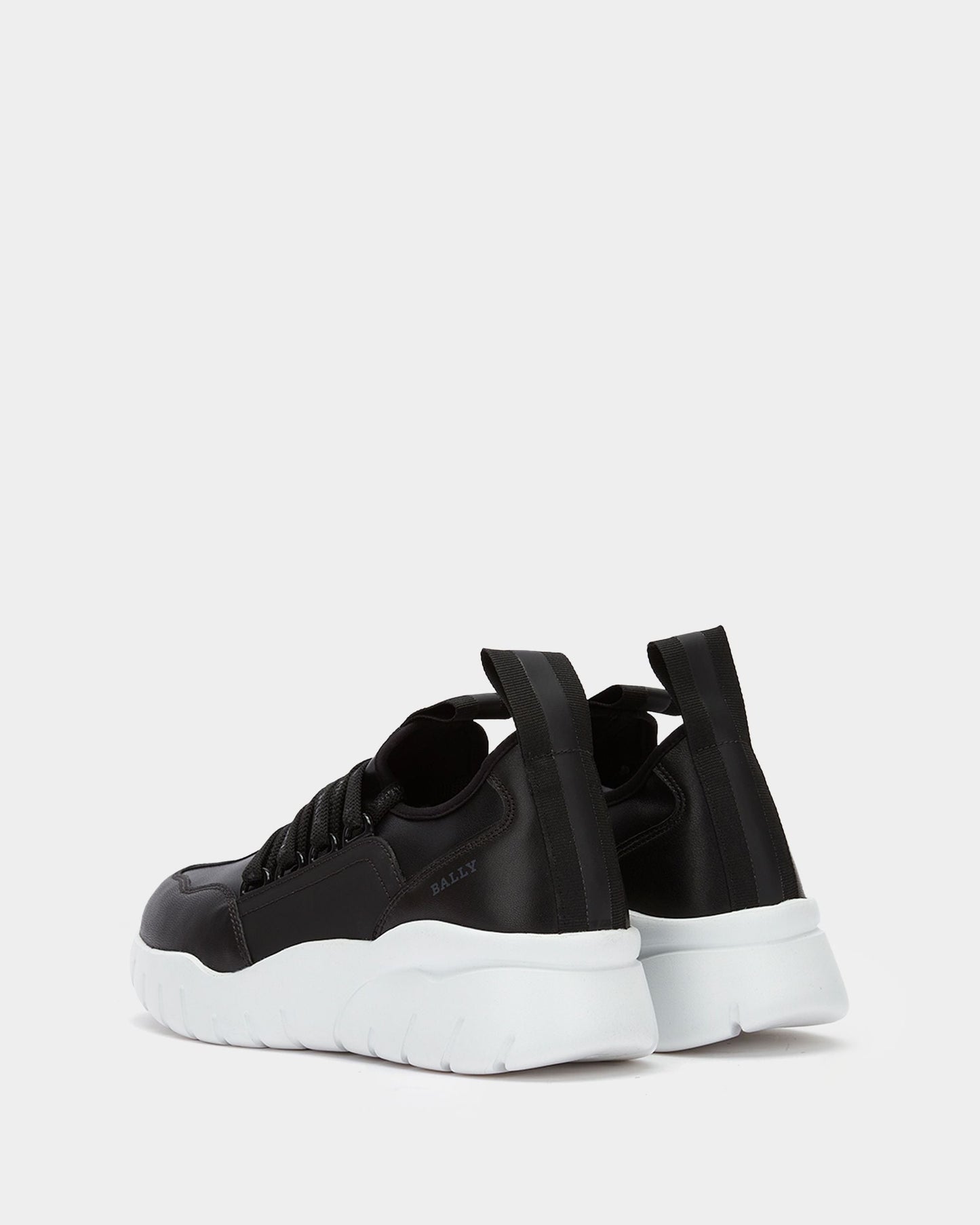 Sneaker in Black Leather