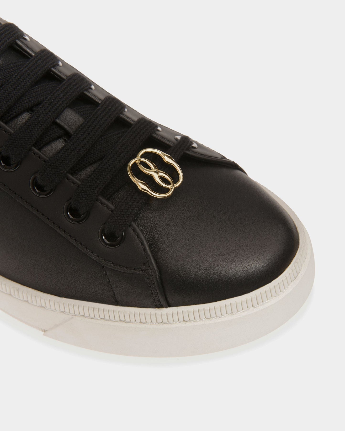 Raise Sneakers In Black And White Leather