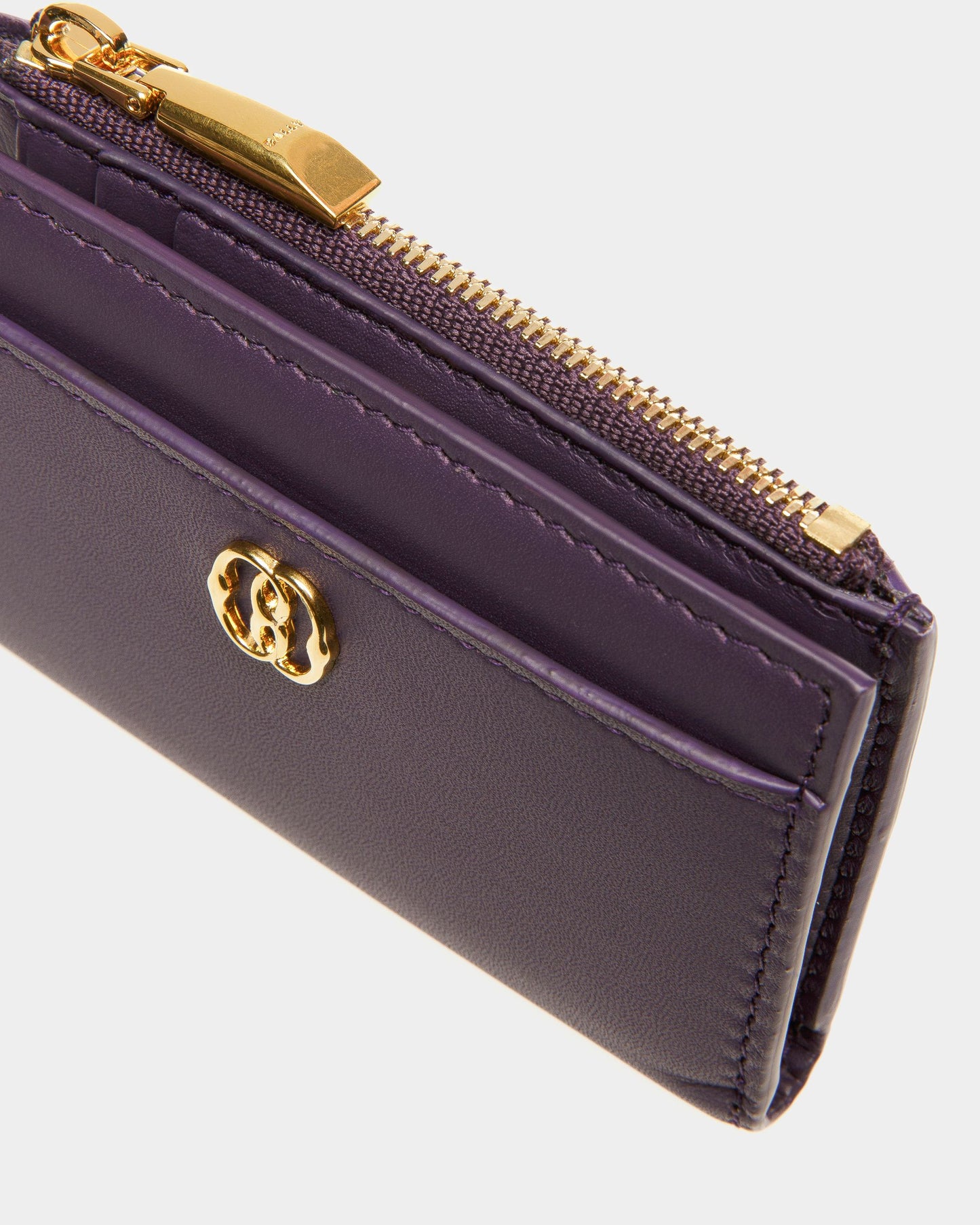 Emblem Compact | Women's Wallets And Coin Purses | Orchid Leather | Bally | Still Life Detail