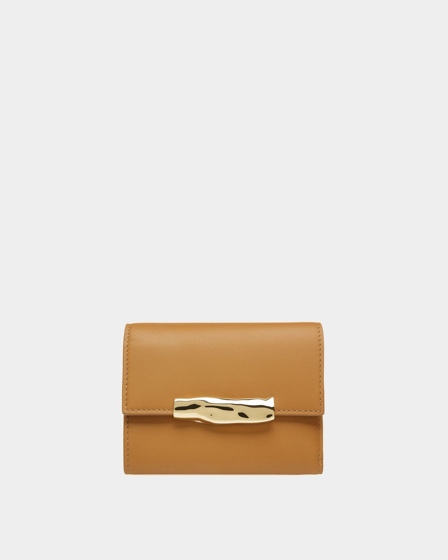 Baroque Compact | Women's Wallets And Coin Purses | Desert Leather | Bally | Still Life Front