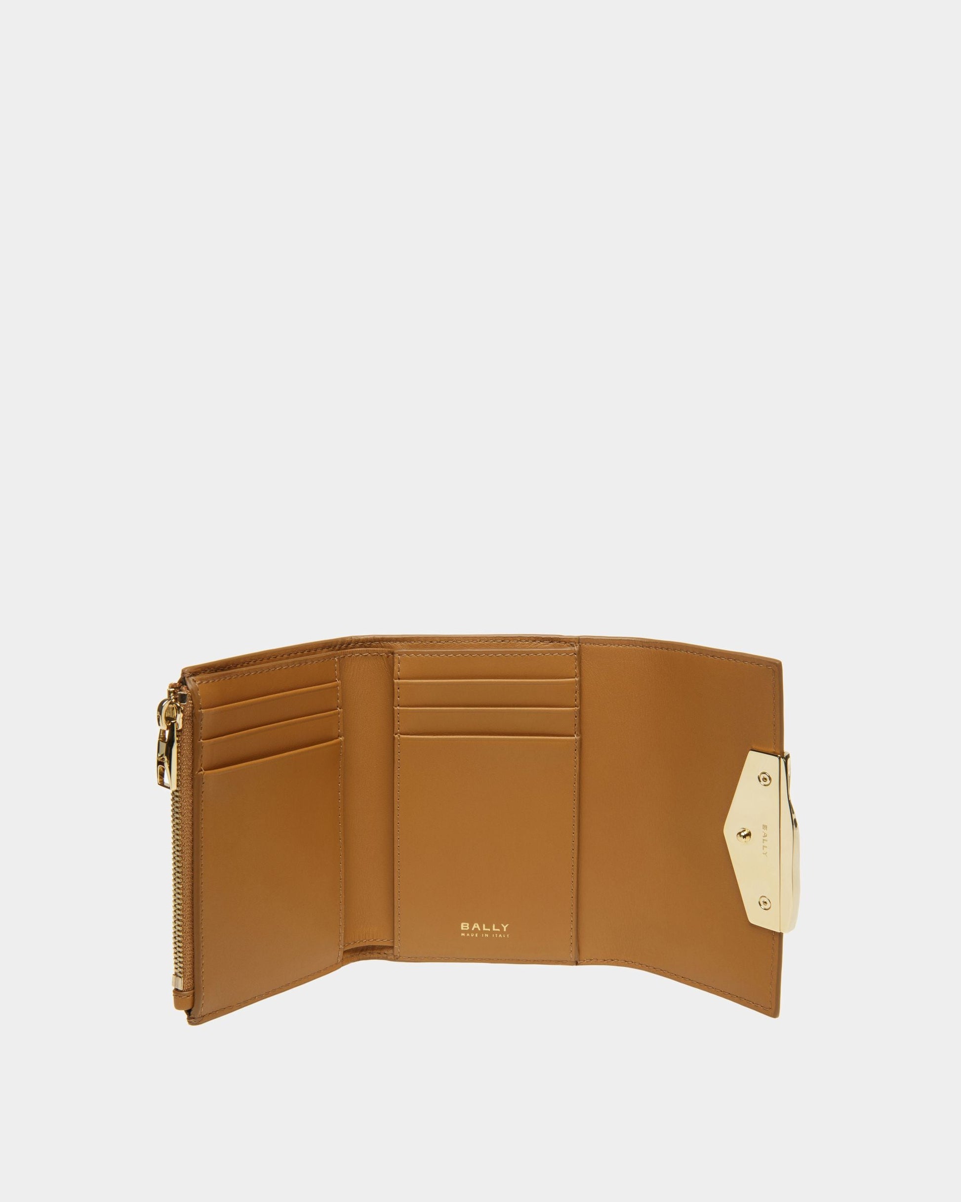 Baroque Compact | Women's Wallets And Coin Purses | Desert Leather | Bally | Still Life Open / Inside