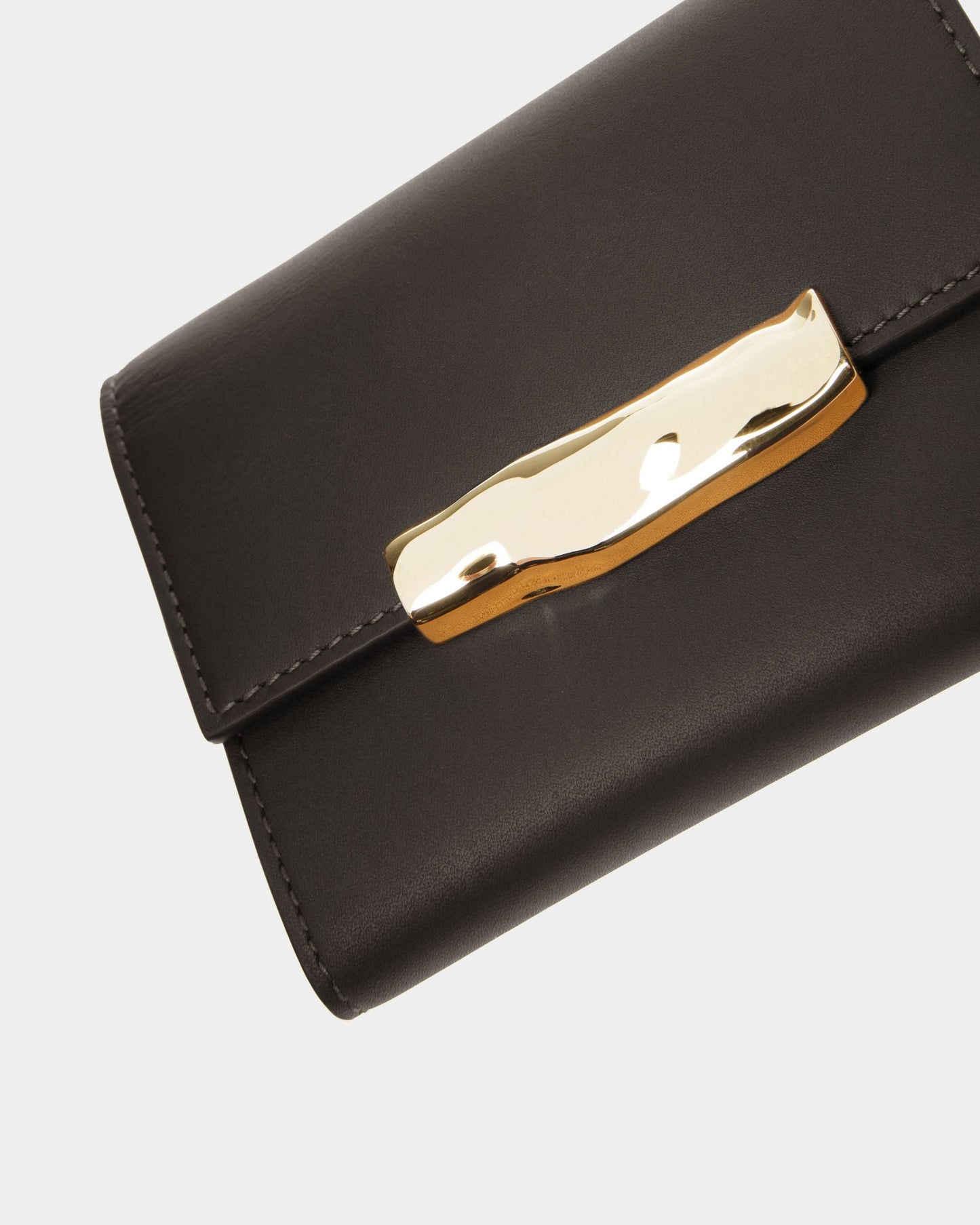 Baroque Compact | Women's Wallets And Coin Purses | Black Leather | Bally | Still Life Detail