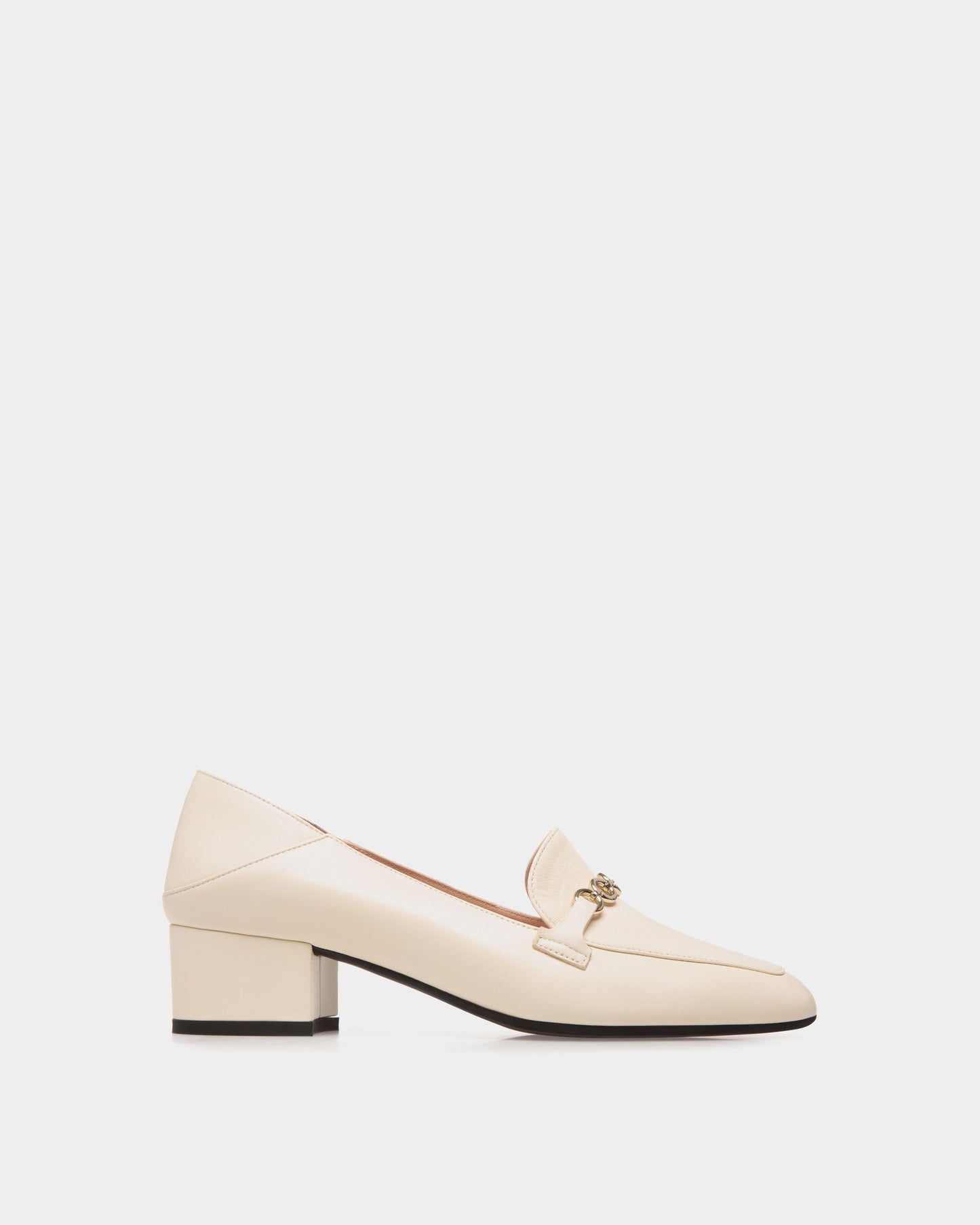 Pump in White Leather