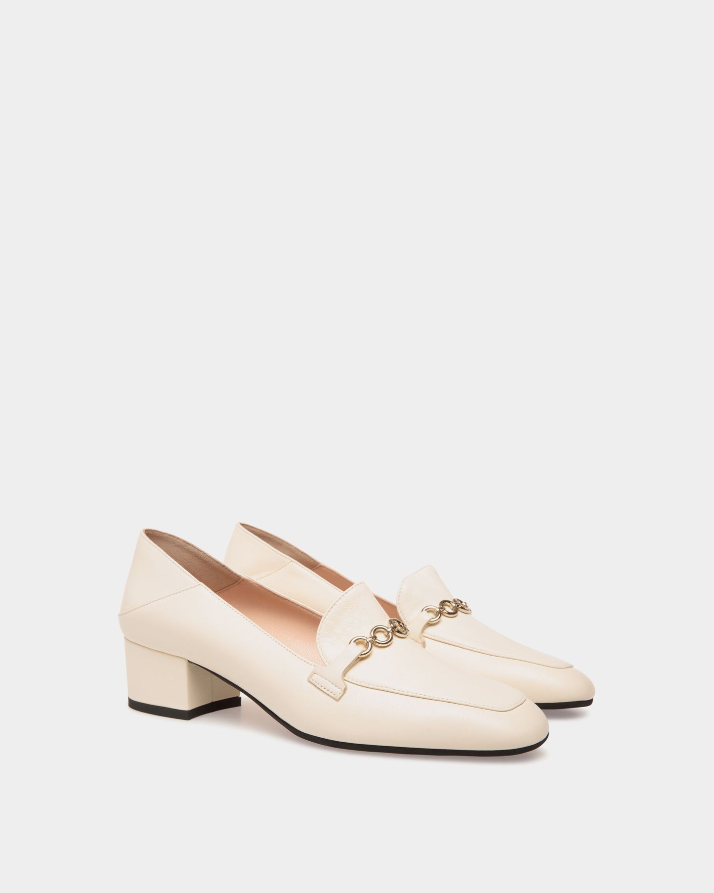 Pump in White Leather