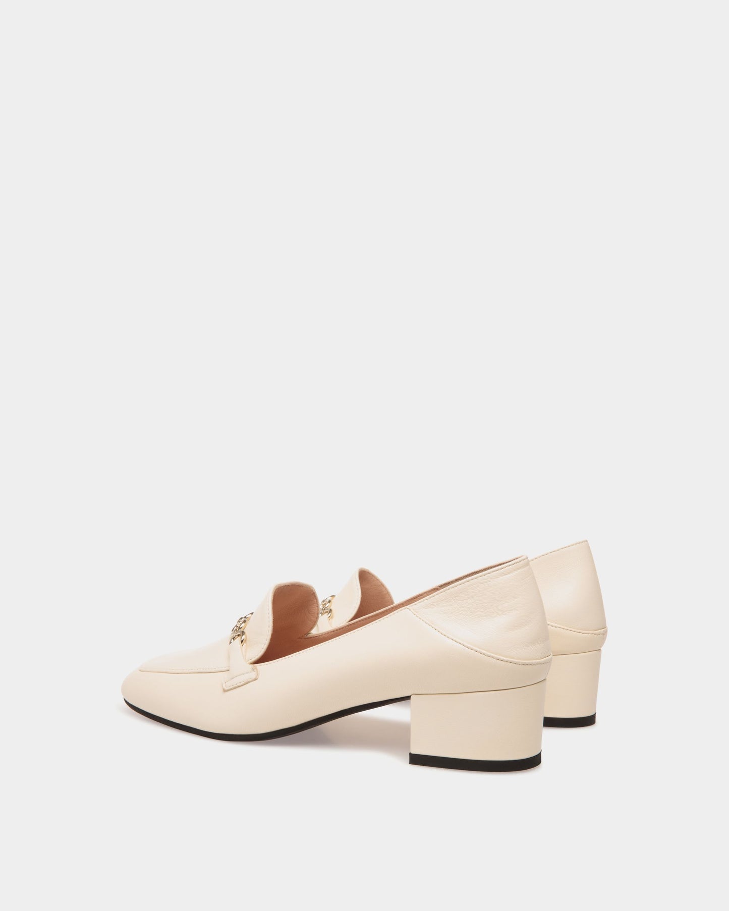 Pump in White Leather