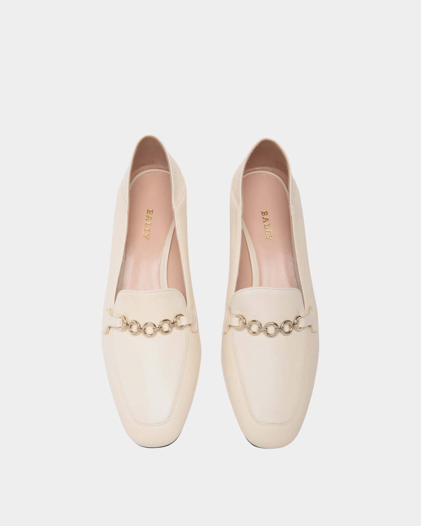 Pump in White Leather