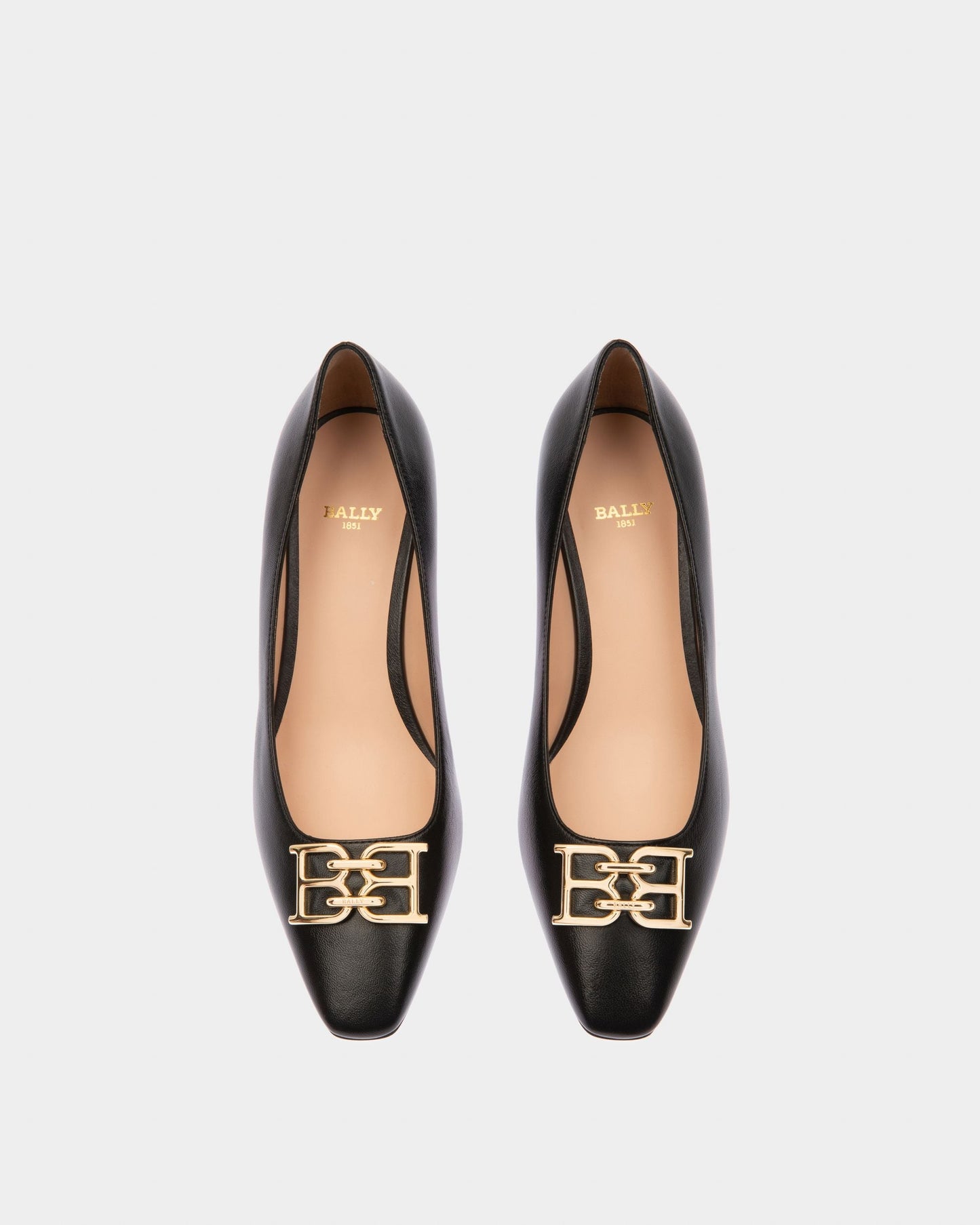 Evanca Leather Pumps In Black