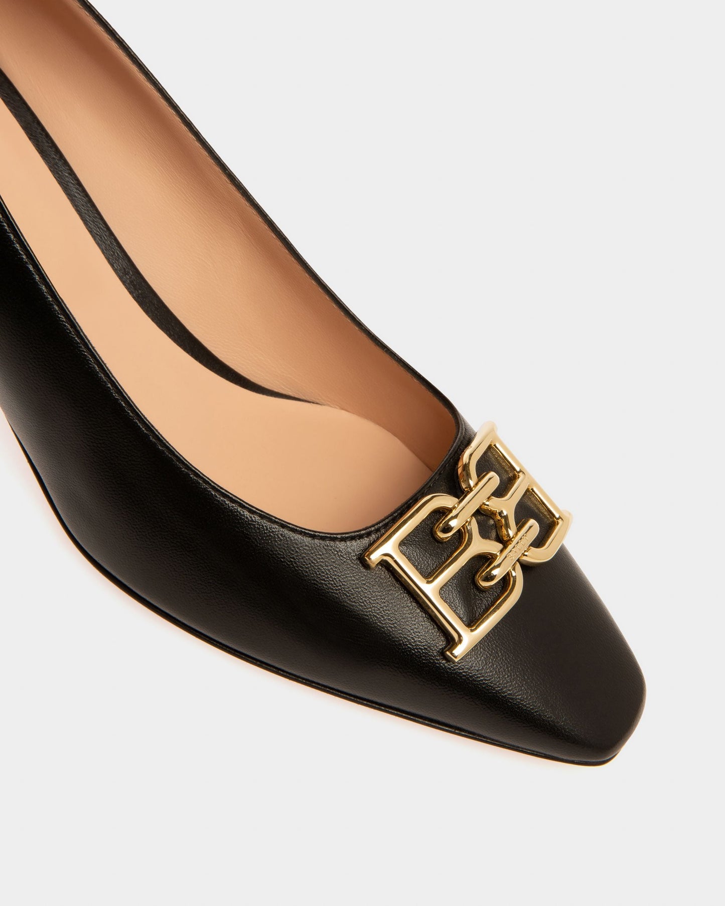 Evanca Leather Pumps In Black