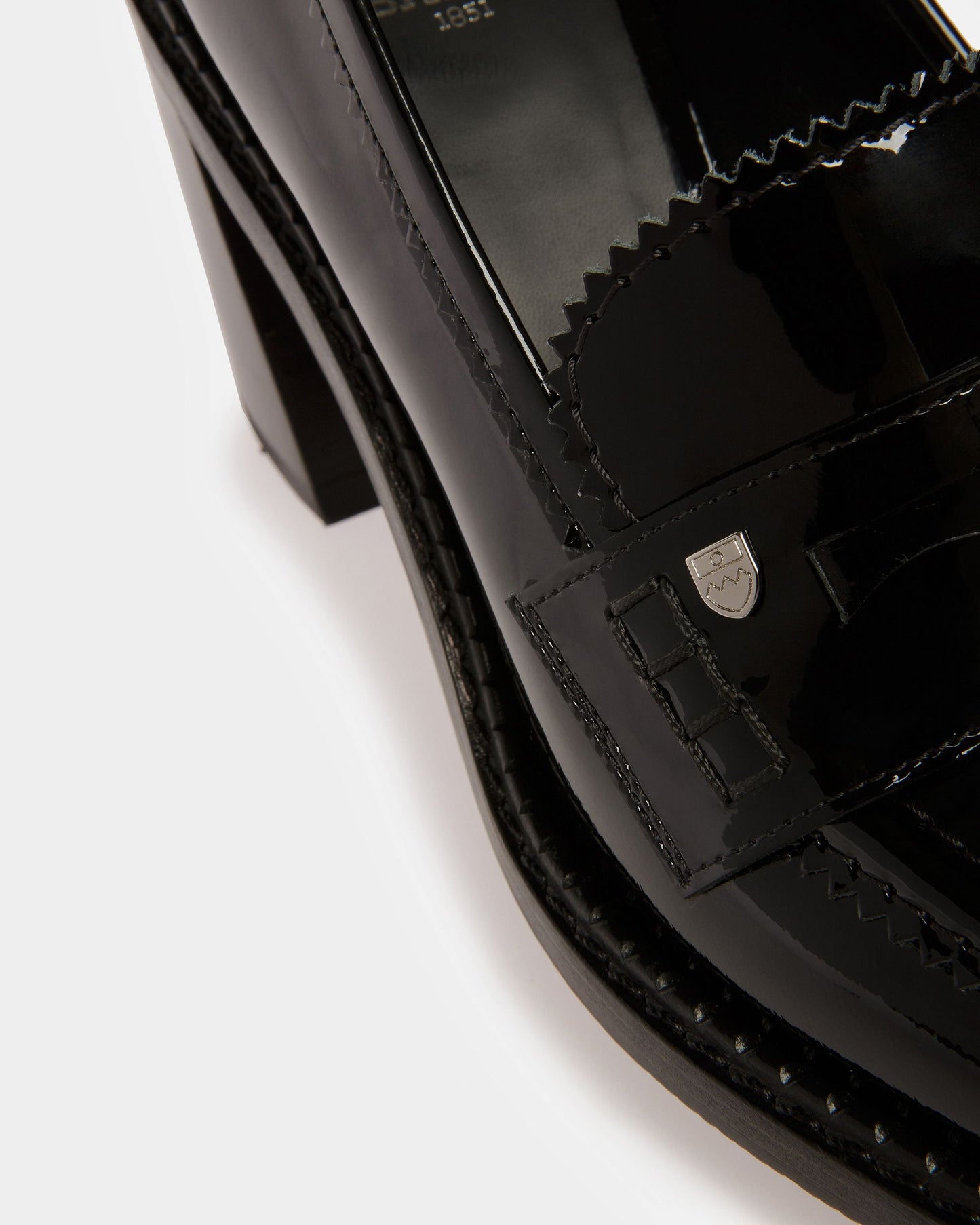 Elly Leather Moccasins In Black