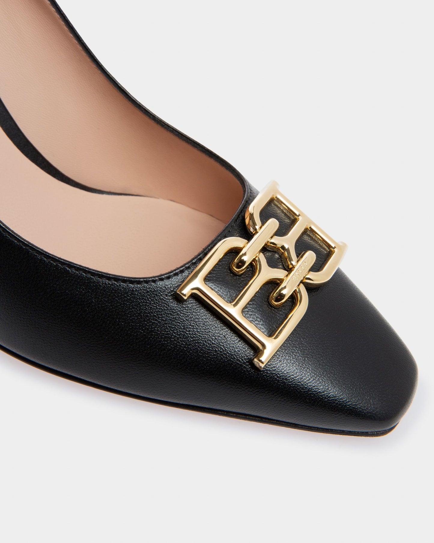 Evanca Leather Pumps In Black